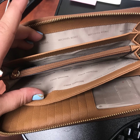 Michael Kors Wallet - Picture 3 of 4